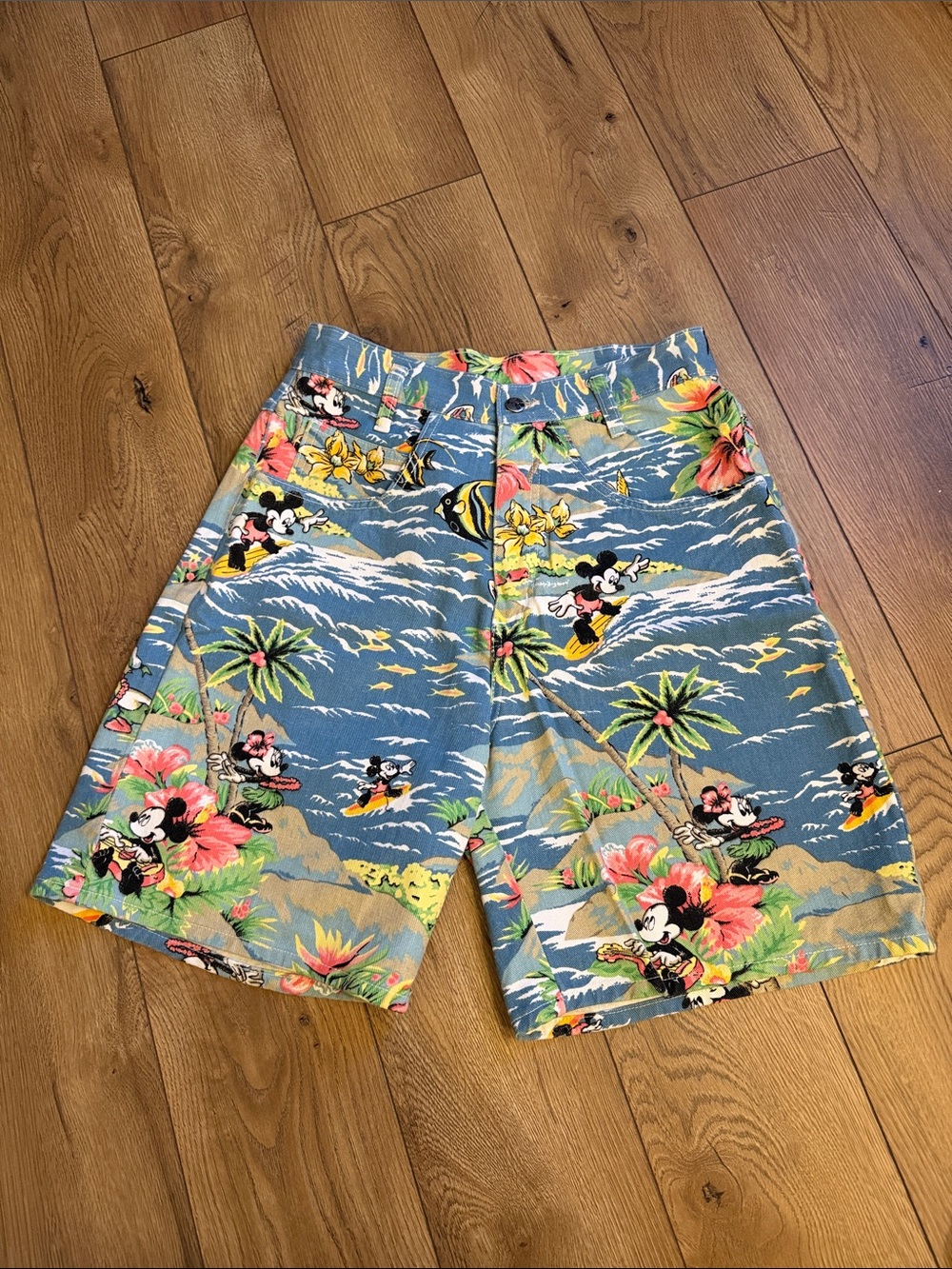 Vintage 90s Mickey by Jerry Leigh all over print denim shorts 9/10